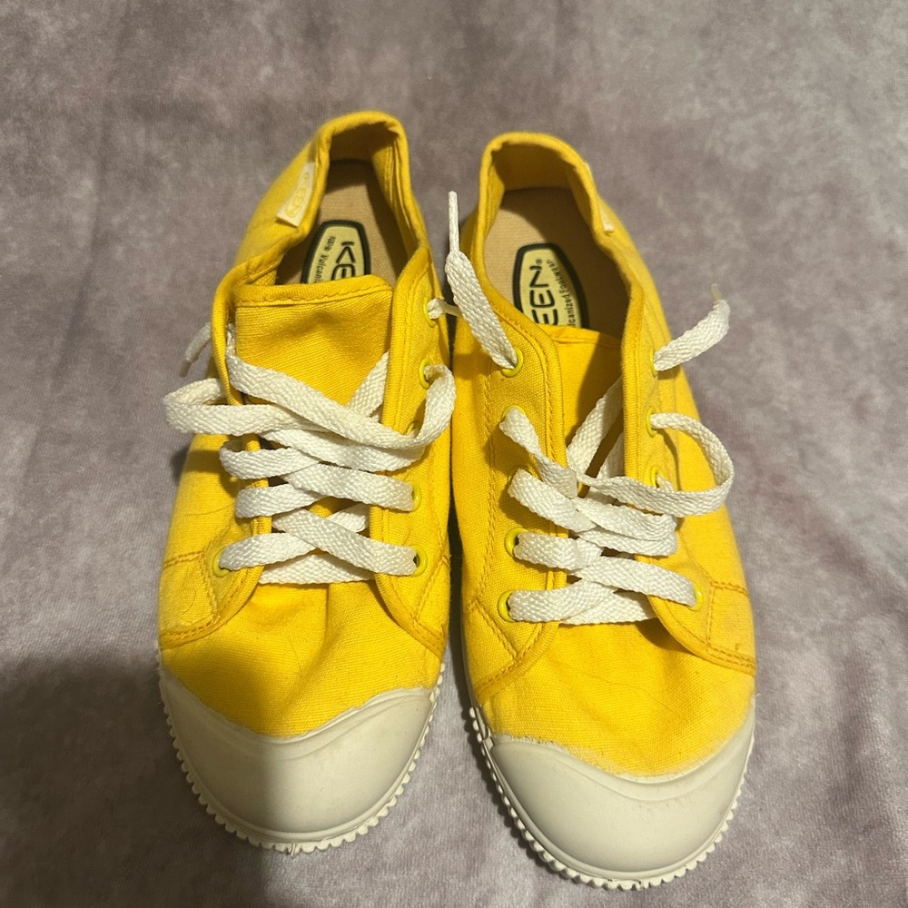Keen Yellow women’s Sneakers with White Laces - Picture 2 of 7